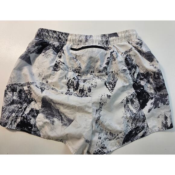The North Face size medium M womens brief lined marbled back zip running shorts_ - Picture 2 of 9